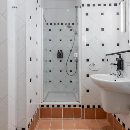 K1820 Family Apartment *