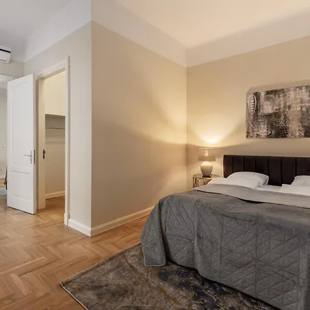 K1820 Family Apartment *