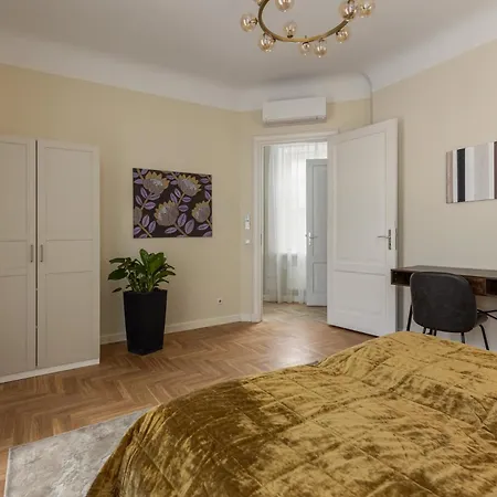 K1820 Family Apartment *